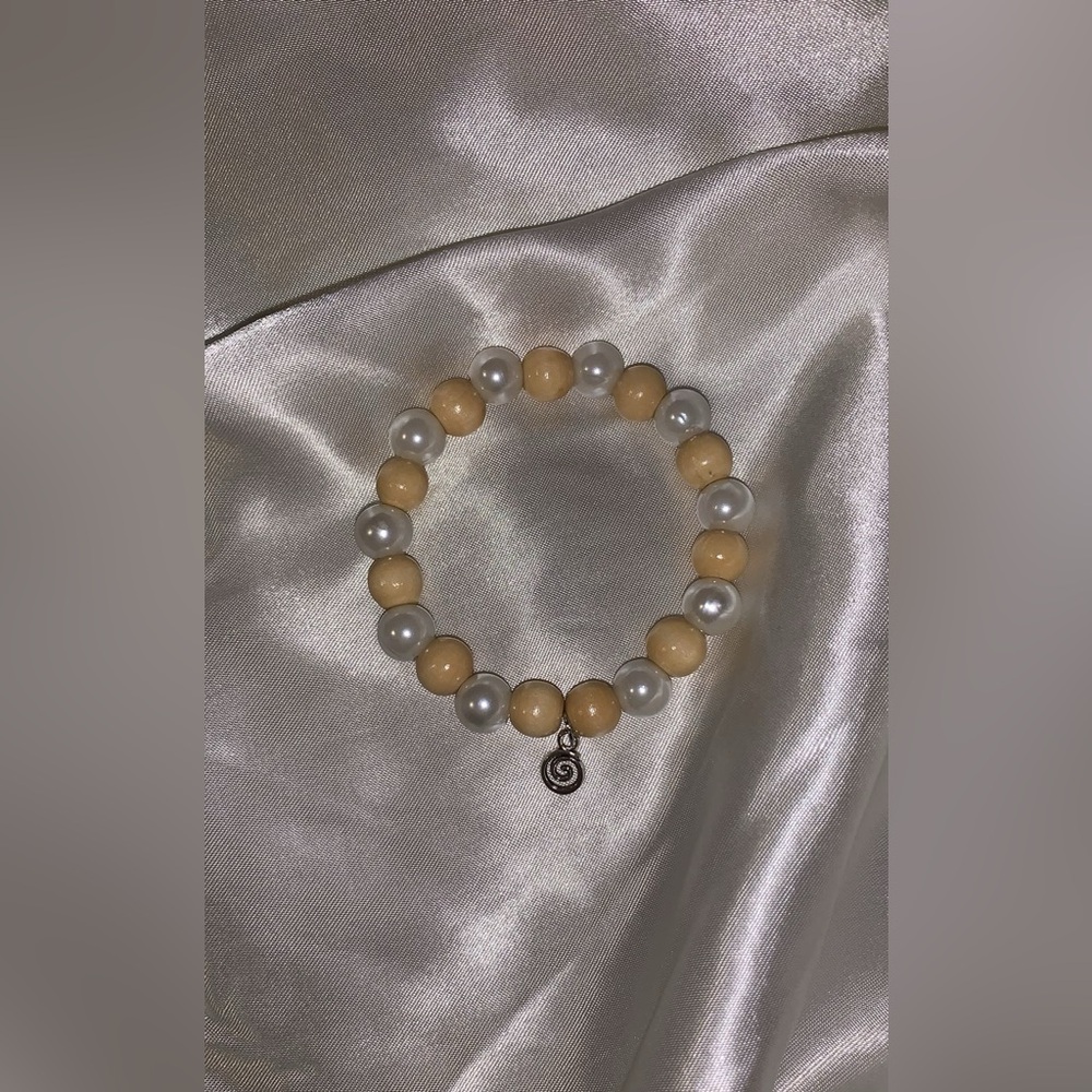 Handcrafted bohemian beaded white pearl bracelet